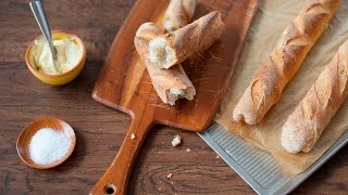 Baguette  stokbrood  zelf Frans stokbrood maken [upl. by Adnilg]