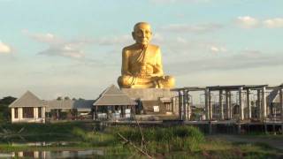 Huge statue of Luang Phor Thuad 龙普托 in Ang Thong Thailand [upl. by Yelehsa]