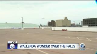 Watch Erendira Wallendas deathdefying stunt over Niagara Falls [upl. by Babette]